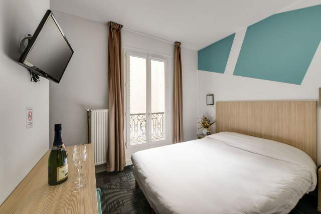 2-Star Hotel Paris 16th · Rooms · Louisa Hotel 