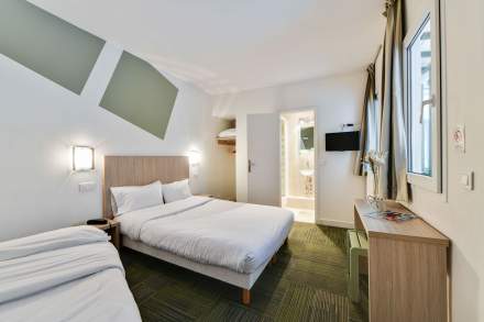 2-star Hotel Paris 16th · Rooms