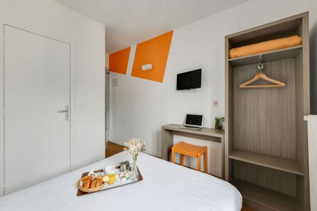2-Star Hotel Paris 16th · Rooms · Louisa Hotel 