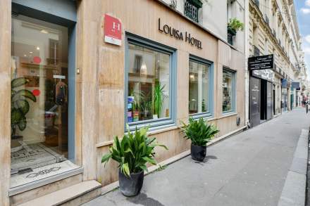 2-star Hotel Paris 16th · Hotel Frontage